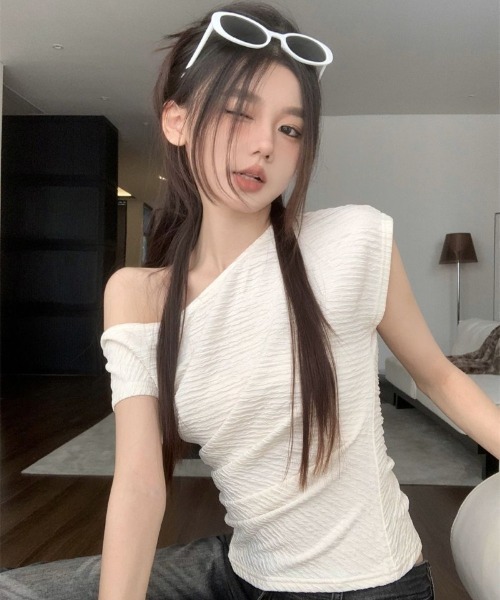 Ritzy(リッツィー)の「オフショルダー サイドシャーリングトップス(Tシャツ/カットソー・レディース・ホワイト/キャメル・M)」の14枚目の写真
