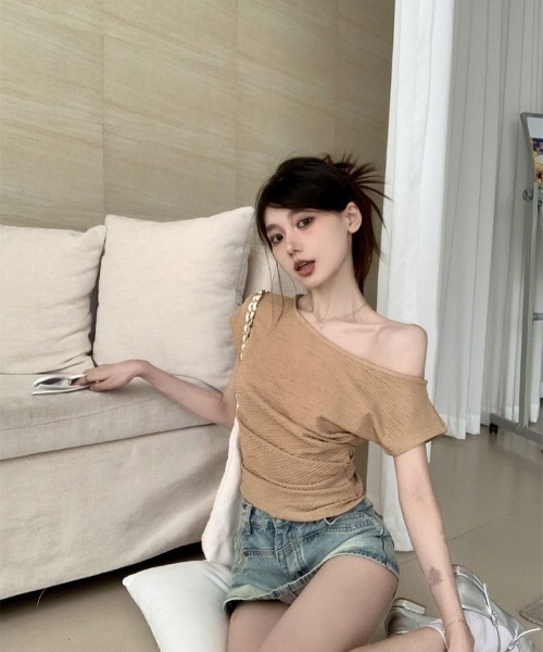 Ritzy(リッツィー)の「オフショルダー サイドシャーリングトップス(Tシャツ/カットソー・レディース・ホワイト/キャメル・M)」の20枚目の写真