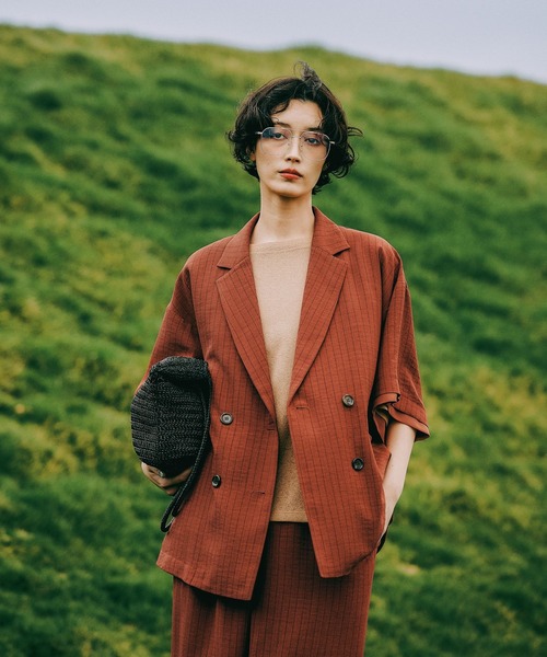 LEPSIM（レプシィム）の「《リネンライクドライシリーズ》ルーズ切り替え5分袖Wジャケット　639027（テーラードジャケット・レディース・ブラック/ライトベージュ/テラコッタ/カーキブラウン・FREE）」の4枚目の写真