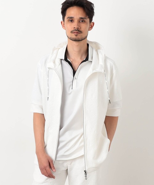 NICOLE CLUB FOR MEN(ニコルクラブフォーメン)の「エンボスクラック柄5分袖ジップパーカー(パーカー・メンズ・ホワイト系2/ホワイト系1/ブラック系2/ブラック系1・X-LARGE/LARGE/MEDIUM)」の2枚目の写真