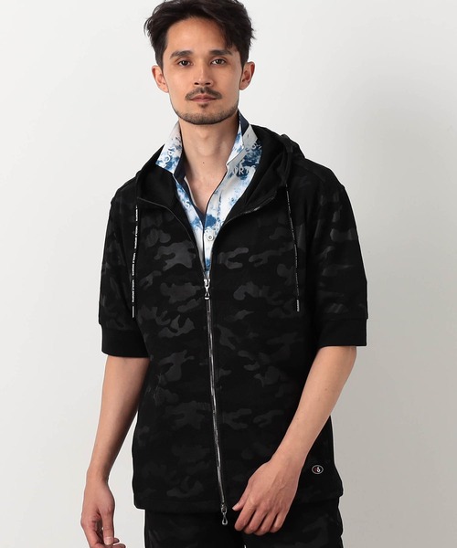 NICOLE CLUB FOR MEN(ニコルクラブフォーメン)の「エンボスクラック柄5分袖ジップパーカー(パーカー・メンズ・ホワイト系2/ホワイト系1/ブラック系2/ブラック系1・X-LARGE/LARGE/MEDIUM)」の3枚目の写真