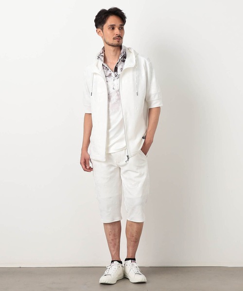 NICOLE CLUB FOR MEN(ニコルクラブフォーメン)の「エンボスクラック柄5分袖ジップパーカー(パーカー・メンズ・ホワイト系2/ホワイト系1/ブラック系2/ブラック系1・X-LARGE/LARGE/MEDIUM)」の5枚目の写真