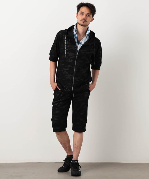 NICOLE CLUB FOR MEN(ニコルクラブフォーメン)の「エンボスクラック柄5分袖ジップパーカー(パーカー・メンズ・ホワイト系2/ホワイト系1/ブラック系2/ブラック系1・X-LARGE/LARGE/MEDIUM)」の6枚目の写真