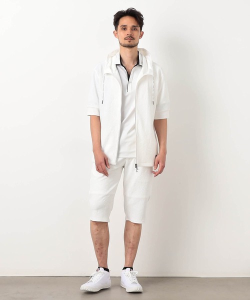 NICOLE CLUB FOR MEN(ニコルクラブフォーメン)の「エンボスクラック柄5分袖ジップパーカー(パーカー・メンズ・ホワイト系2/ホワイト系1/ブラック系2/ブラック系1・X-LARGE/LARGE/MEDIUM)」の7枚目の写真