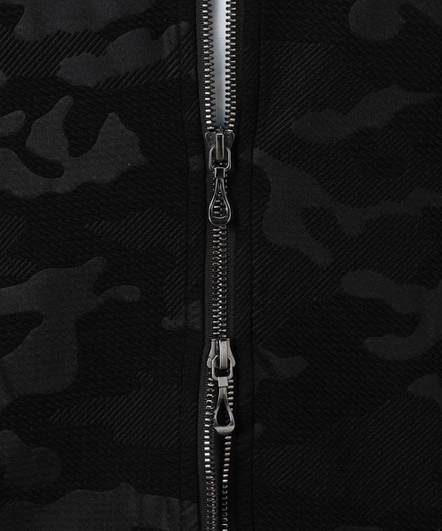 NICOLE CLUB FOR MEN(ニコルクラブフォーメン)の「エンボスクラック柄5分袖ジップパーカー(パーカー・メンズ・ホワイト系2/ホワイト系1/ブラック系2/ブラック系1・X-LARGE/LARGE/MEDIUM)」の16枚目の写真