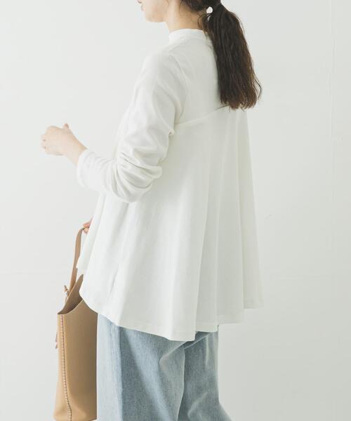 NEW BALANCE(ニューバランス)の「NEW BALANCE NB GREYペプラム長袖トップ(Tシャツ/カットソー・レディース・ベージュ/オフホワイト・MEDIUM)」の4枚目の写真