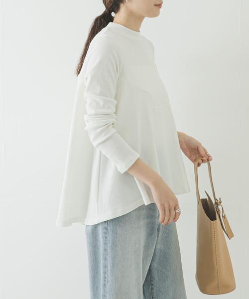 NEW BALANCE(ニューバランス)の「NEW BALANCE NB GREYペプラム長袖トップ(Tシャツ/カットソー・レディース・ベージュ/オフホワイト・MEDIUM)」の6枚目の写真