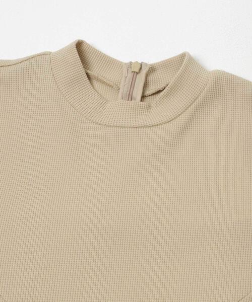 NEW BALANCE(ニューバランス)の「NEW BALANCE NB GREYペプラム長袖トップ(Tシャツ/カットソー・レディース・ベージュ/オフホワイト・MEDIUM)」の13枚目の写真