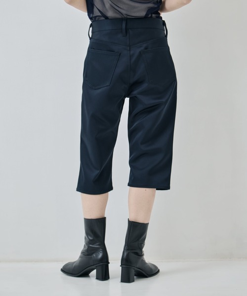 JANE SMITH / JOHN SMITH（ジェーンスミスジョンスミス）の「[JANE SMITH/ジェーン・スミス]ACETATE SATIN 5 POCKET CAPRI PANTS（その他パンツ・レディース・ネイビー・36/38）」の3枚目の写真