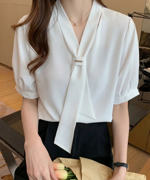 yuue' ( wear )(ユーイ)の「オフィス、プライベート、オケージョンにも◎ボウタイ半袖ブラウス(シャツ/ブラウス・レディース・ホワイト/ブルー・FREE)」の2枚目の写真