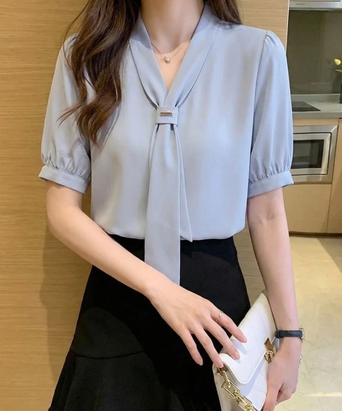 yuue' ( wear )(ユーイ)の「オフィス、プライベート、オケージョンにも◎ボウタイ半袖ブラウス(シャツ/ブラウス・レディース・ホワイト/ブルー・FREE)」の3枚目の写真