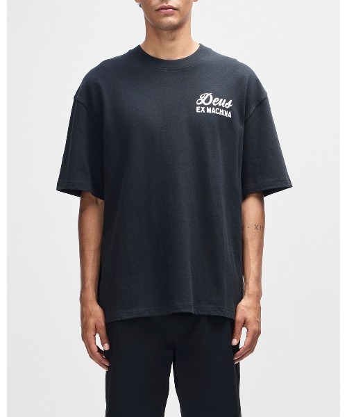 テツ HARAJUKU SIGN TEE（Tシャツ/カットソー）｜DEUS EX MACHINA（デウス