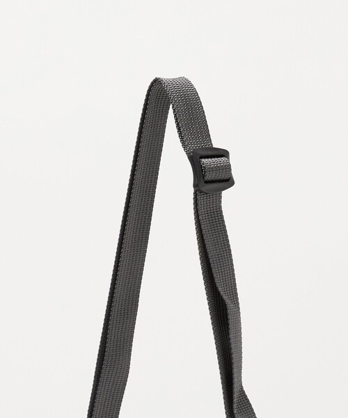 BRIEFING(ブリーフィング)の「【別注】<BRIEFING>リップストップ サコッシュ TALL(ショルダーバッグ・メンズ・グレー系/ブラック・FREE)」の10枚目の写真