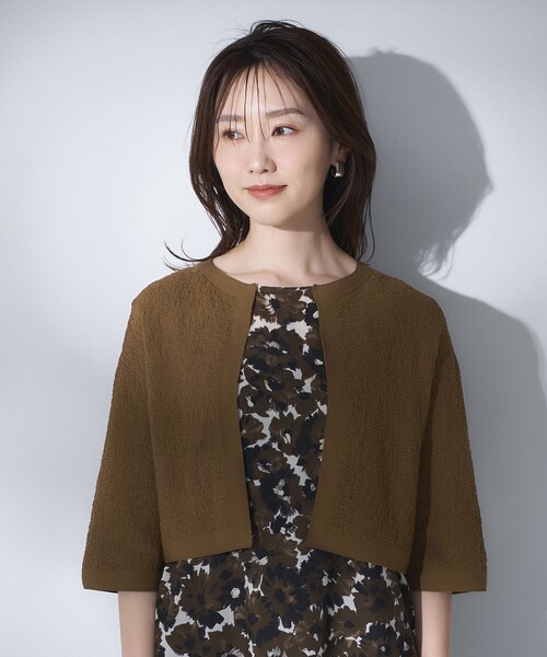 UNTITLED(アンタイトル)の「【ストレッチ性/洗える】短丈ニットカーディガン(カーディガン/ボレロ・レディース・ブラック/ダークブラウン/アイボリー・00/02/04/44/48)」の16枚目の写真