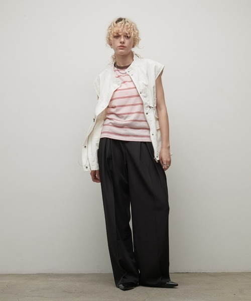 uchi.(ウチ)の「【撥水ナイロン】ノーカラーウエストドロストジップアップベスト(ベスト・レディース・ブラック/オフホワイト・FREE)」の3枚目の写真