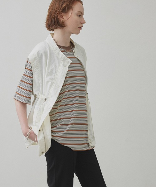 uchi.(ウチ)の「【撥水ナイロン】ノーカラーウエストドロストジップアップベスト(ベスト・レディース・ブラック/オフホワイト・FREE)」の21枚目の写真