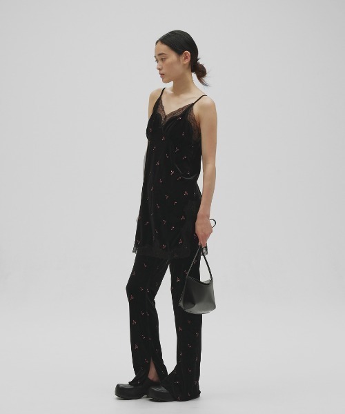 TODAYFUL（トゥデイフル）の「Petit Flower Velour Tunic（その他トップス・レディース・チョコ/ブラック・FREE）」の3枚目の写真