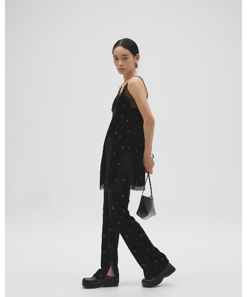 TODAYFUL（トゥデイフル）の「Petit Flower Velour Tunic（その他トップス・レディース・チョコ/ブラック・FREE）」の5枚目の写真