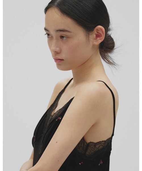 TODAYFUL（トゥデイフル）の「Petit Flower Velour Tunic（その他トップス・レディース・チョコ/ブラック・FREE）」の9枚目の写真