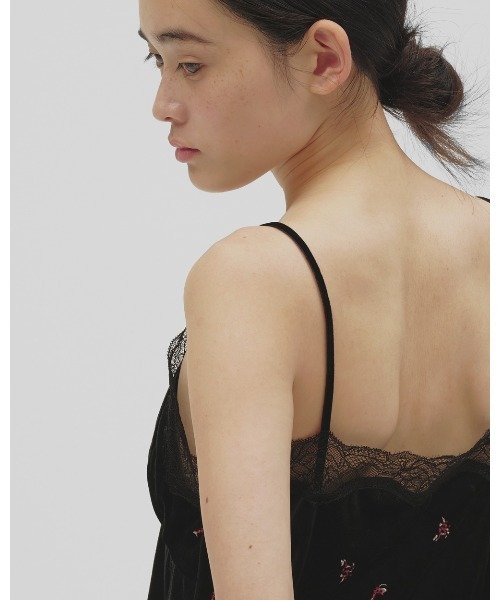 TODAYFUL（トゥデイフル）の「Petit Flower Velour Tunic（その他トップス・レディース・チョコ/ブラック・FREE）」の10枚目の写真