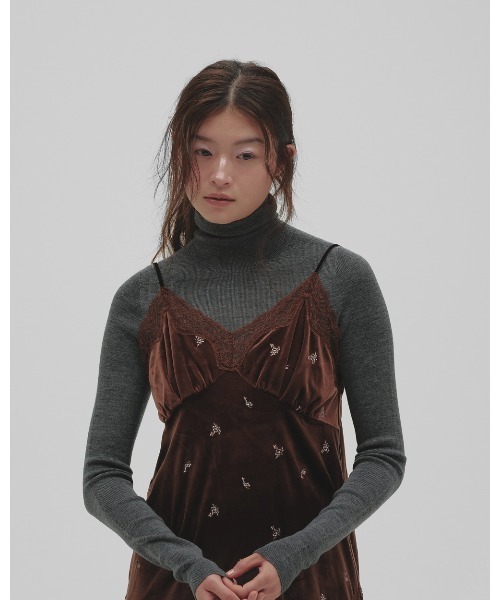 TODAYFUL（トゥデイフル）の「Petit Flower Velour Tunic（その他トップス・レディース・チョコ/ブラック・FREE）」の12枚目の写真