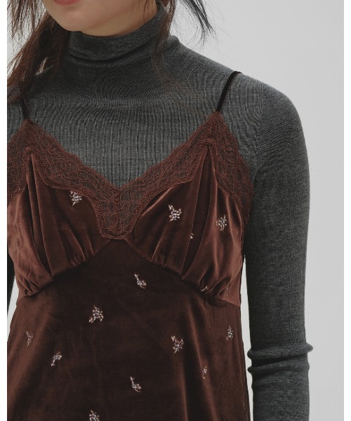 TODAYFUL（トゥデイフル）の「Petit Flower Velour Tunic（その他トップス・レディース・チョコ/ブラック・FREE）」の18枚目の写真