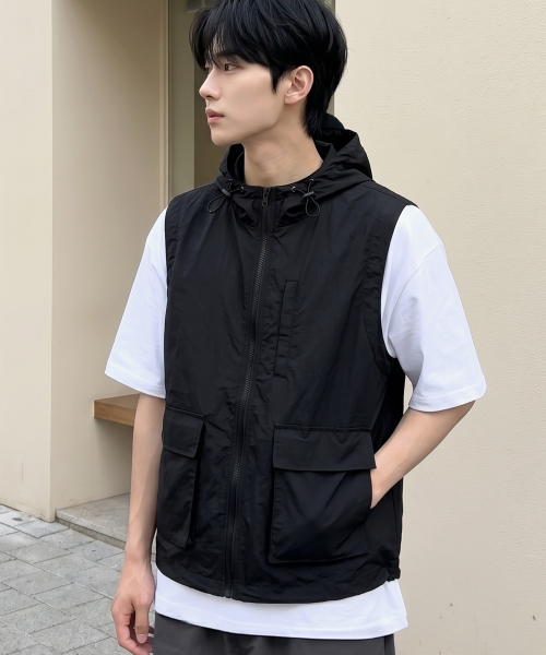 UNDEROFF(アンダーオフ)の「クールケアナイロンウィンドブレーカー ベスト ブラック(ベスト・メンズ・ブラック・LARGE/MEDIUM/X-LARGE)」の1枚目の写真
