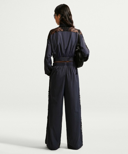 NIKE（ナイキ）の「NIKE AS W NK LACE INSET TRACK PANT / ナイキ ウィメンズ レース INSET トラック パンツ 【SP】（その他パンツ・レディース・ブラック/ダークグレー・S/M/L）」の14枚目の写真
