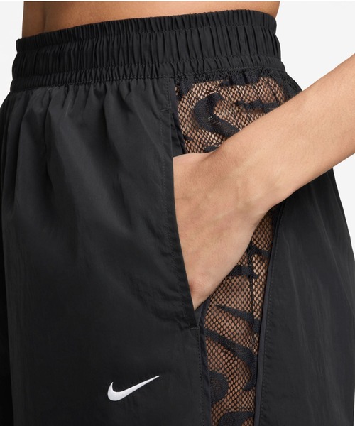 NIKE（ナイキ）の「NIKE AS W NK LACE INSET TRACK PANT / ナイキ ウィメンズ レース INSET トラック パンツ 【SP】（その他パンツ・レディース・ブラック/ダークグレー・S/M/L）」の4枚目の写真
