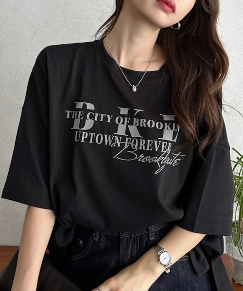 Eclat one(エクラワン)の「【Eclat one】コットン 天竺 カレッジロゴ プリント ワイドTシャツ(Tシャツ/カットソー・レディース・ブラック/オフホワイト・FREE)」の4枚目の写真
