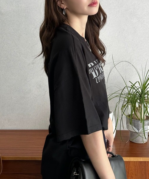Eclat one(エクラワン)の「【Eclat one】コットン 天竺 カレッジロゴ プリント ワイドTシャツ(Tシャツ/カットソー・レディース・ブラック/オフホワイト・FREE)」の6枚目の写真