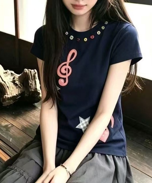 AsRiRe(アスリレイ)の「音符モチーフビジューネックTシャツ(Tシャツ/カットソー・レディース・ネイビー・M)」の7枚目の写真