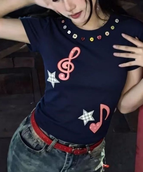 AsRiRe(アスリレイ)の「音符モチーフビジューネックTシャツ(Tシャツ/カットソー・レディース・ネイビー・M)」の8枚目の写真