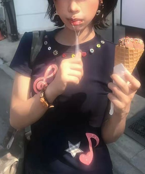 AsRiRe(アスリレイ)の「音符モチーフビジューネックTシャツ(Tシャツ/カットソー・レディース・ネイビー・M)」の11枚目の写真