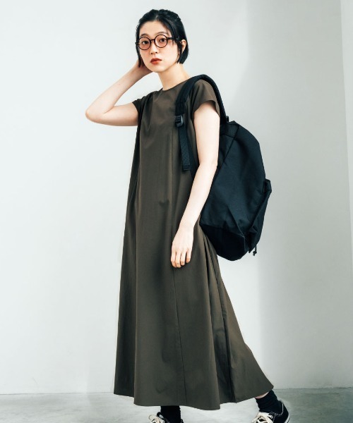 THREE FIFTY STANDARD(スリーフィフティースタンダード)の「THREE FIFTY STANDARD 吸汗速乾機能付きフレアーワンピース〈カーキブラウン〉(ワンピース・レディース・カーキブラウン・M/3L/LL/L)」の1枚目の写真