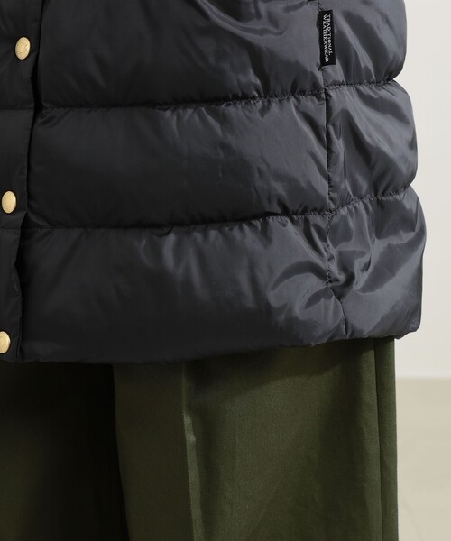 Demi-Luxe BEAMS(デミルクス ビームス)の「Traditional Weatherwear / ARKLEY LONG DOWN ジャケット(ダウンジャケット/コート・レディース・ブラック/ベージュ・36/34)」の18枚目の写真