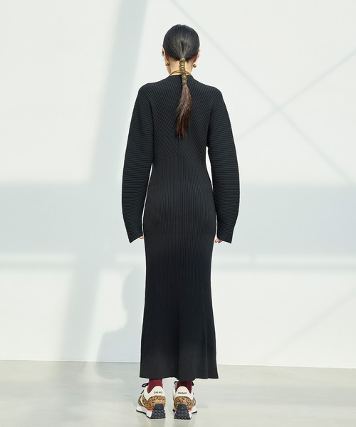 OMMO(オーエムエムオー)の「ACCORDION KNIT OP(ワンピース・レディース・レッド/オフホワイト/ブラック・36/38)」の13枚目の写真