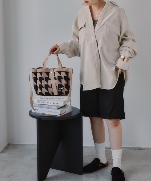 210nouve(トゥージュヌーブ)の「千鳥柄 2Way ニット バッグ(ハンドバッグ・レディース・ブラック/レッド/ベージュ・FREE)」の14枚目の写真