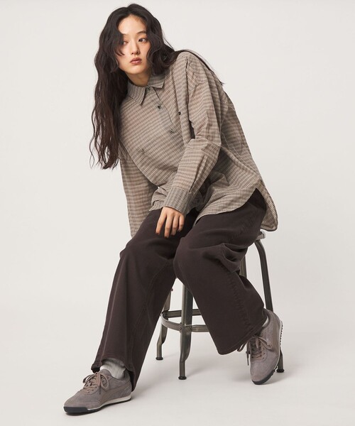 PUMA（プーマ）の「＜スタイリスト 兵藤千尋さんコラボ・PUMA＞アリゾナ スニーカー / ARIZONA（スニーカー・レディース・グレー・24cm/23.5cm/23cm/22.5cm/25cm/24.5cm）」の12枚目の写真