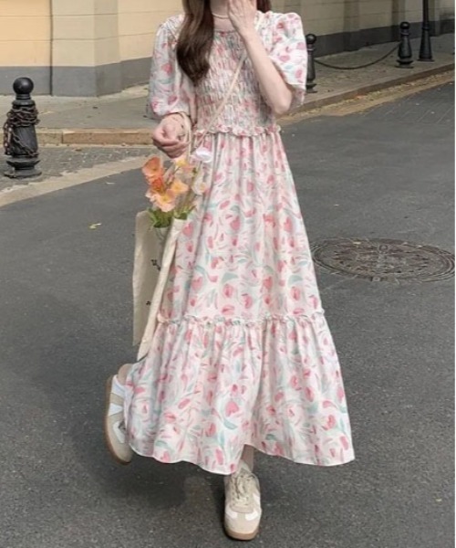 ボリュームスリーブ花柄シャーリング半袖ワンピース（ワンピース