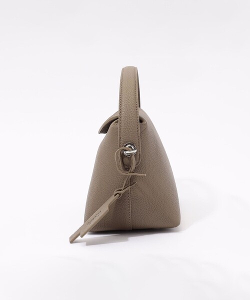 FUTURE CLASSICS(フューチャー クラシックス)の「FUTURE CLASSICS Small Cradle Pebble Shoulder バッグ(ハンドバッグ・レディース・ベージュ・FREE)」の3枚目の写真