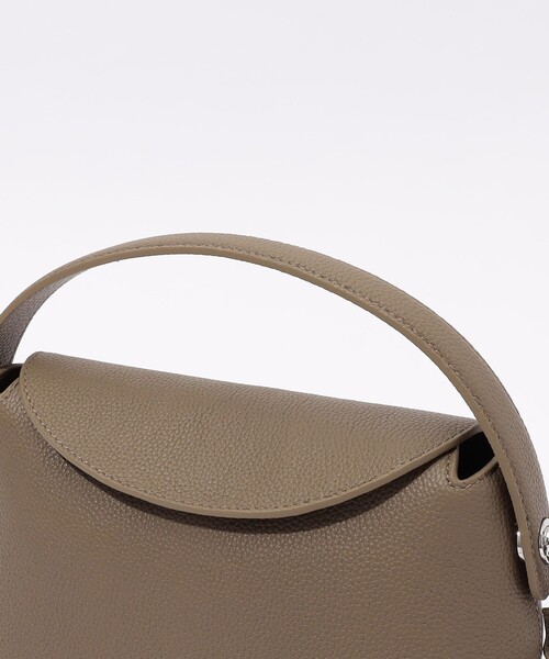 FUTURE CLASSICS(フューチャー クラシックス)の「FUTURE CLASSICS Small Cradle Pebble Shoulder バッグ(ハンドバッグ・レディース・ベージュ・FREE)」の6枚目の写真