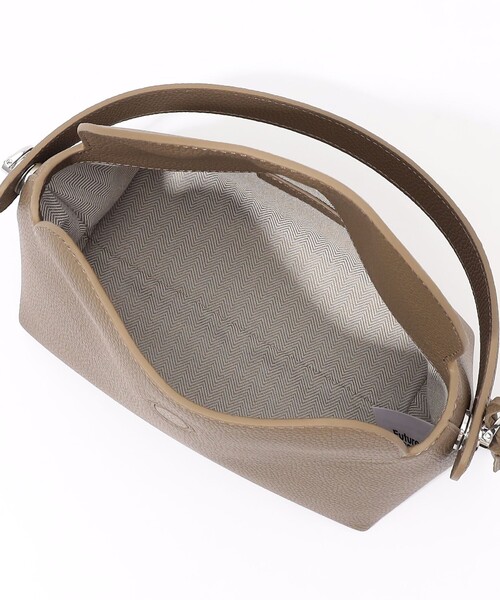 FUTURE CLASSICS(フューチャー クラシックス)の「FUTURE CLASSICS Small Cradle Pebble Shoulder バッグ(ハンドバッグ・レディース・ベージュ・FREE)」の9枚目の写真