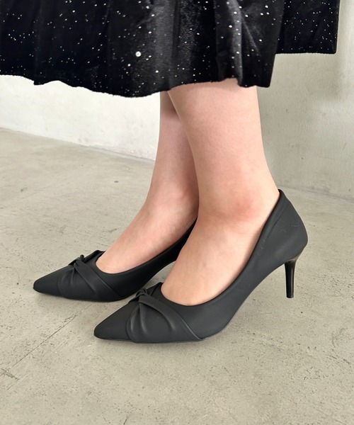 MYMOOD.(マイムード)の「ツイストデザイン7cmヒールパンプス(パンプス・レディース・アイボリー/ブラック・23.5cm/24.5cm)」の12枚目の写真