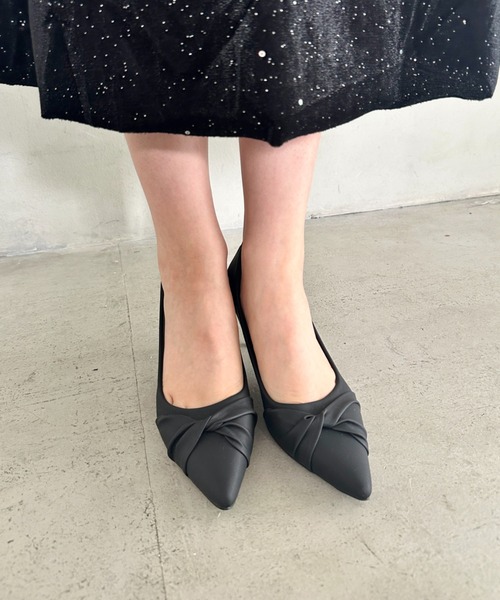 MYMOOD.(マイムード)の「ツイストデザイン7cmヒールパンプス(パンプス・レディース・アイボリー/ブラック・23.5cm/24.5cm)」の13枚目の写真