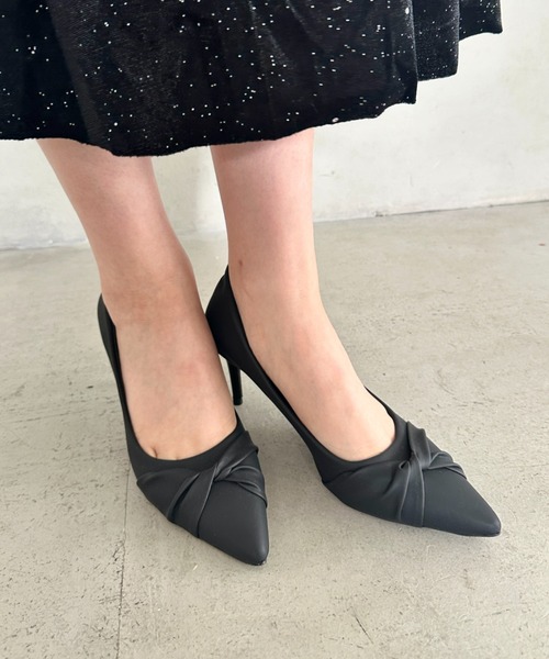 MYMOOD.(マイムード)の「ツイストデザイン7cmヒールパンプス(パンプス・レディース・アイボリー/ブラック・23.5cm/24.5cm)」の15枚目の写真