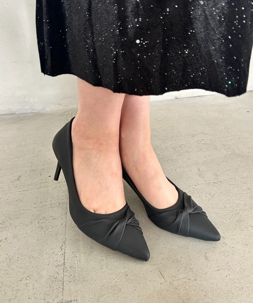 MYMOOD.(マイムード)の「ツイストデザイン7cmヒールパンプス(パンプス・レディース・アイボリー/ブラック・23.5cm/24.5cm)」の16枚目の写真
