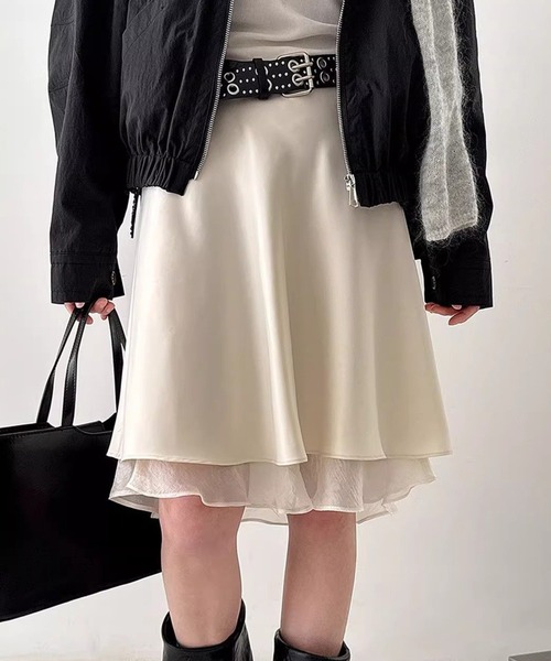 mebole(メボレ)の「satin flare skirt(スカート・レディース・アイボリー/ブラック・MEDIUM/SMALL)」の9枚目の写真