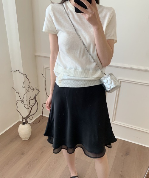 mebole(メボレ)の「satin flare skirt(スカート・レディース・アイボリー/ブラック・MEDIUM/SMALL)」の11枚目の写真