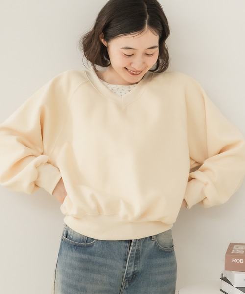 HEILIS(ヘイリス)の「Vネックスウェットトップス/スウェット スウェットトップス Vネックスウェット Vネック 長袖トップス トレーナー プルオーバー オーバーサイズ ワンポイント バックデザイン 韓国ファッション カジュアル ストリート ノームコア レイヤード デイリー 秋服 冬服 ライトイエロー グレー チャコールグレー(スウェット・レディース・ライトイエロー/グレー/チャコールグレー・FREE)」の3枚目の写真
